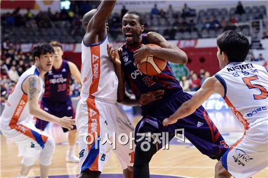 [포토]헤인즈, '저리 비켜'