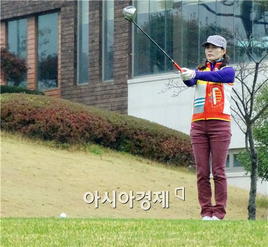 [2015 호남아시아경제 아마추어 골프대회]티샷 방향조준하는 김낙영 선수