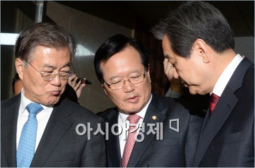 문재인 새정치민주연합 대표(왼쪽부터)와 정의화 국회의장, 김무성 새누리당 대표
