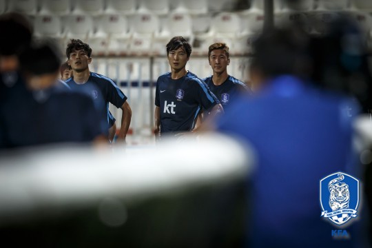 지난 10월 7일 곽태휘가 쿠웨이트 스타디움에서 열린 대표팀 훈련에 임하고 있다. [사진=대한축구협회 제공]
