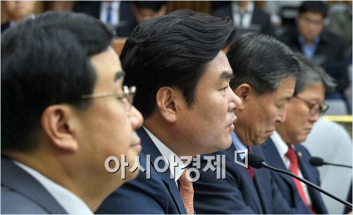 [포토]발언하는 원유철 원내대표