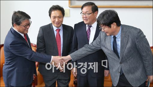 [포토]"선거구 획정 논의, 잘 해봅시다"