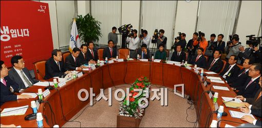 [포토]당 소속 광역의회 의장단과 만나는 김무성 대표