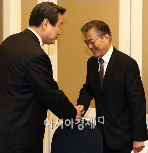 [포토]악수하는 김무성·문재인