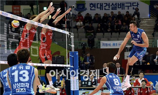 [포토]그로저, '블로킹 뚫었어!'