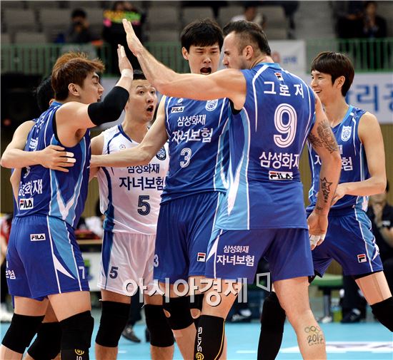 [포토]환호하는 삼성화재