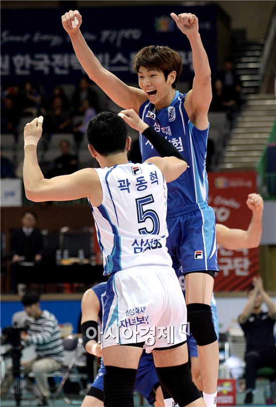 [포토]환호하는 이선규, '짜릿한 가로막기 득점이야'