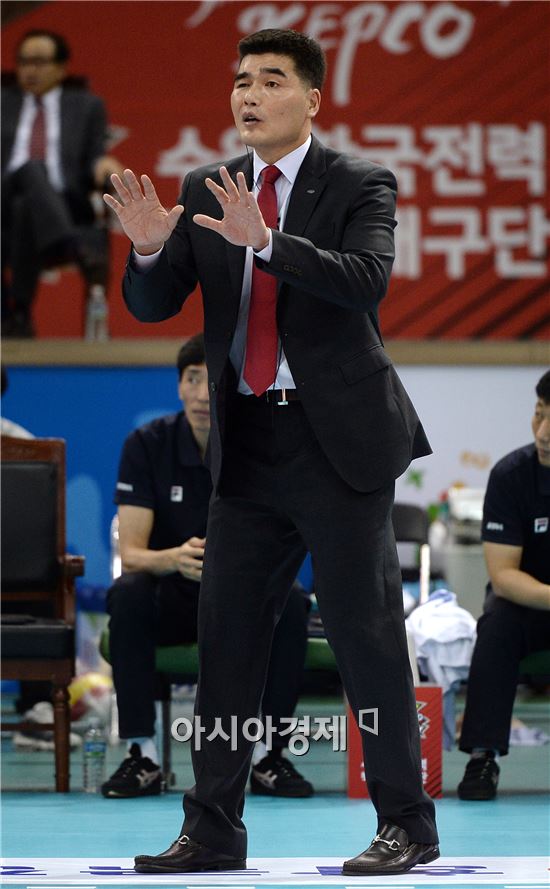 [포토]선수들 독려하는 임도헌 감독