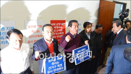 [포토]곤혹스런 김무성 대표