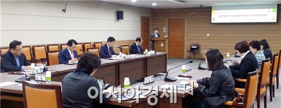 광주광역시(시장 윤장현)는 12일 시청 3층 소회의실에서 북한이탈주민 지원 기관·단체 관계관과 전문가 등 13명으로 구성된 북한이탈주민지원지역협의회 2015년도 정기회의를 열고 지원사업을 공유했다.
