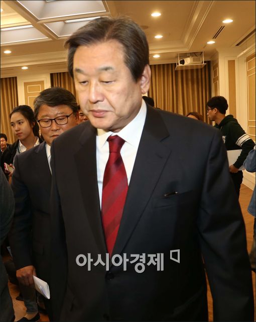[YS 서거]김무성 "위대한 개혁의 영웅…난 고인의 '정치적 아들'"