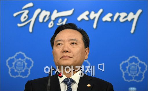 국회, '사법시험 존치' 논란…'장외공방'도 잇따라 