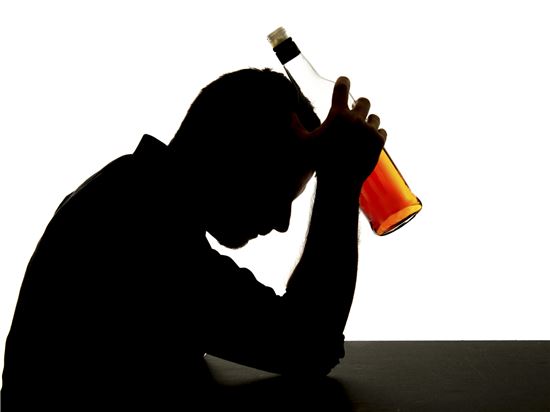음주 경험 성인 8명 중 1명 알코올 중독 위험군 "혹시 나도?"