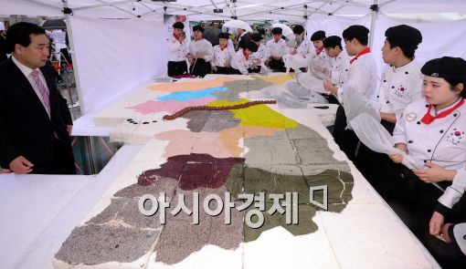 [포토]떡으로 만들어진 한반도