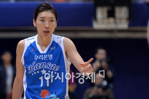 WKBL, 임영희 3R MVP 선정…MIP 구슬