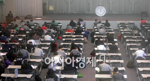 [포토]치러지는 수시논술시험