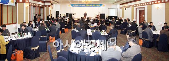 전남대학교의과대학 외과학교실(이하 외과학교실) 창립 70주년 기념행사가 지난 14일 무등파크호텔에서 성황리에 열렸다.
