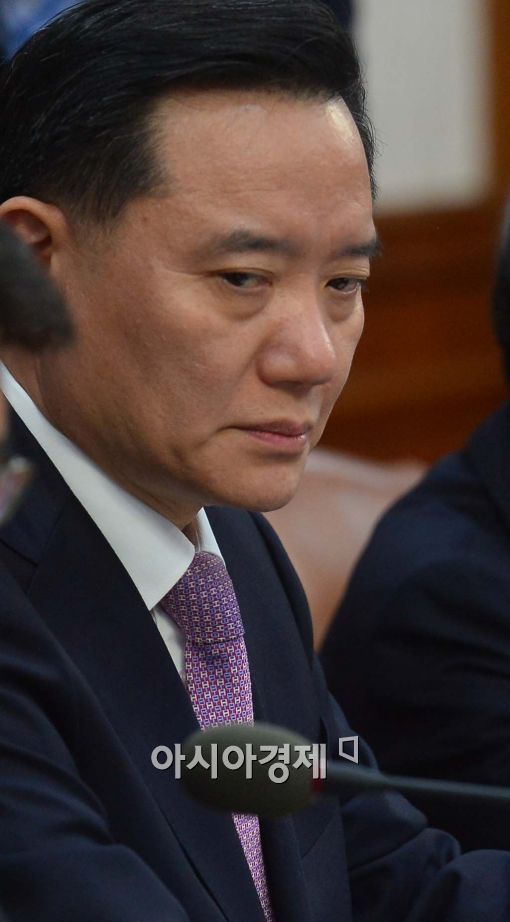 [포토]생각에 잠긴 김현웅 법무부 장관 