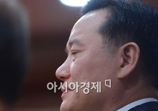 [포토]김현웅 법무부 장관 '고심' 