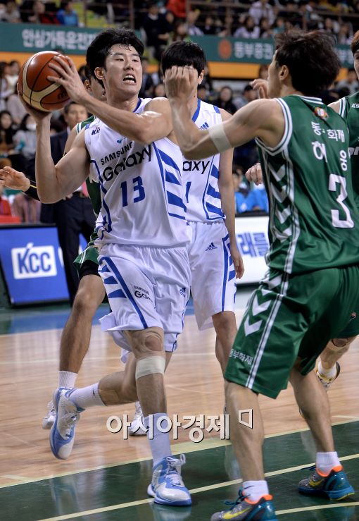 '임동섭 최다 득점' 삼성, 동부 꺾고 4연패 탈출 '단독 5위'(종합)