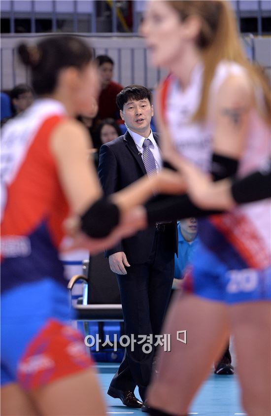 [포토]도로공사, 박종익 대행 체제 첫 경기