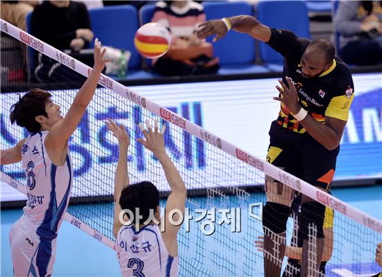 [포토]시몬, '파괴력 넘치는 스파이크'