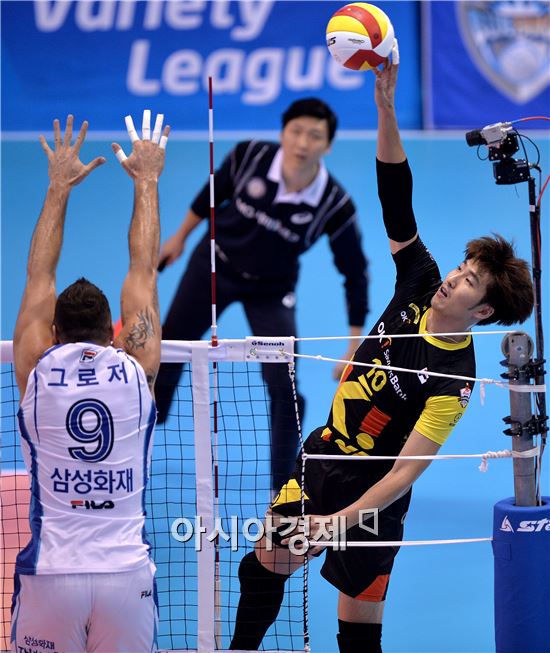 [포토]강영준, '가볍게 넘겼어'