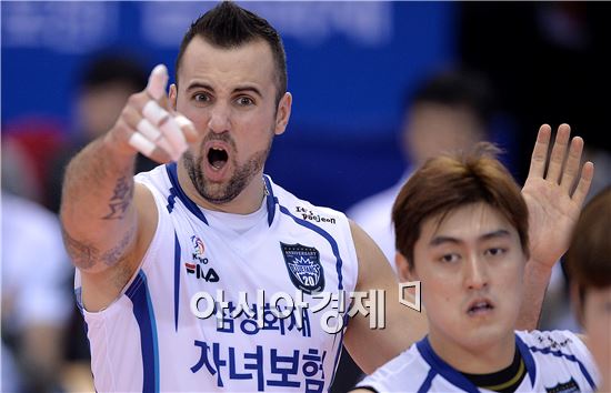 [포토]그로저, '이번 득점 좋았어!'