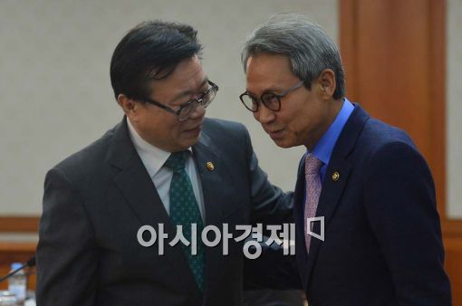 [포토]대화 나누는 이동필-이근면 