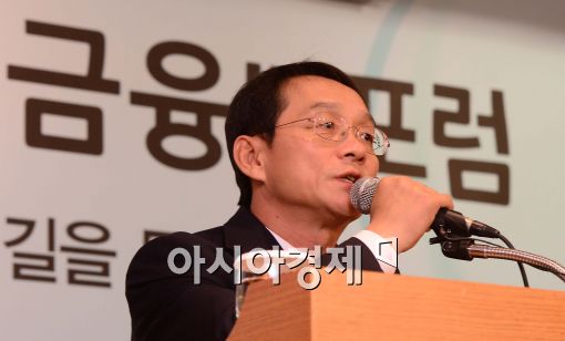 [포토]개회사 전하는 이세정 아시아경제신문 대표
