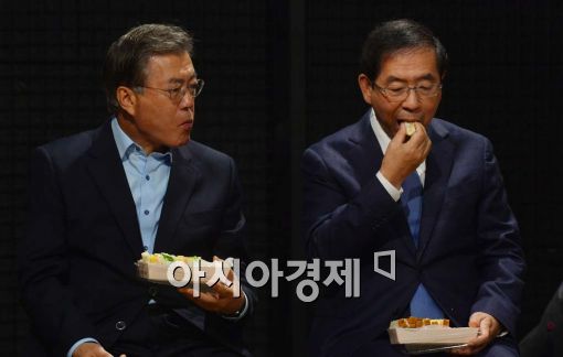 [포토]문재인-박원순, '샌드위치 점심' 