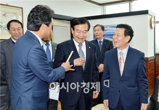 [포토]윤장현 광주시장, 국비 챙기기 '분주'