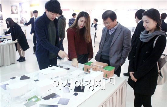 호남대학교 건축학과(학과장 김흥식) 제25회 건축전이 11월 19일 오전 11시 복지관 지하1층 미술관에서 개막했다.
