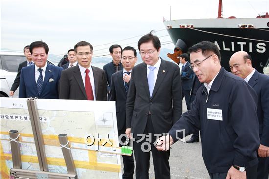 김영석 해수부 신임 장관,  광양항 첫 방문