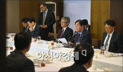 [포토]발언하는 최경환 경제부총리