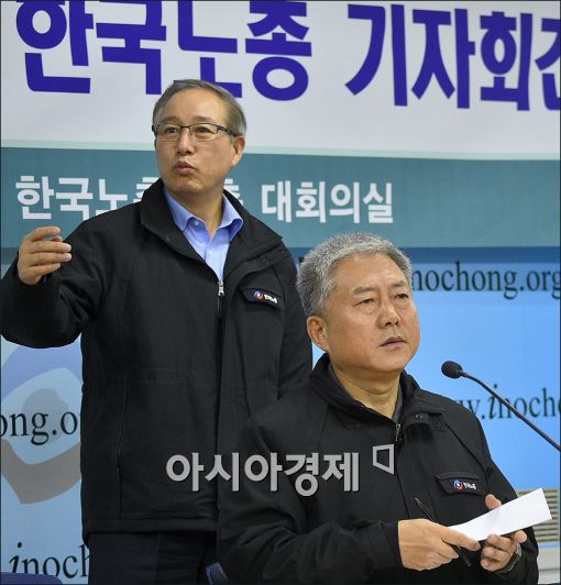[포토]굳은 표정의 김동만 한국노총 위원장