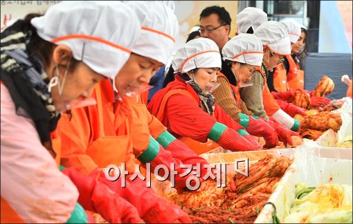 [포토]'사랑의 김장 담그기'