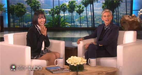 미국 유명 토크쇼 NBC '엘렌 드제너러스 쇼'에 출연한 한국 여고생. 사진=NBC '엘렌 드제너러스 쇼' 공식 유튜브 화면 캡처