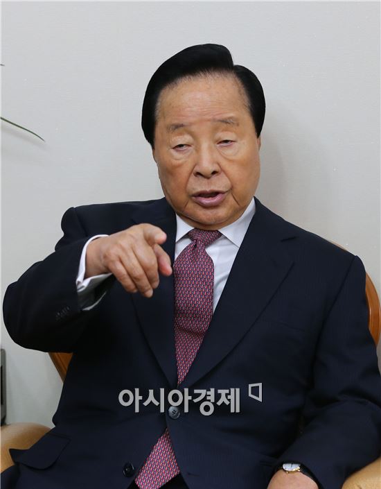 1988년 13대 총선에서 김대중 총재의 평화민주당에도 밀려 제3당으로 내려앉은 뒤 정치적 반전을 시도한 것이다. 