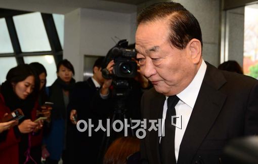 서청원 새누리당 최고위원이 김 전 대통령의 빈소를 방문하고 있다. 