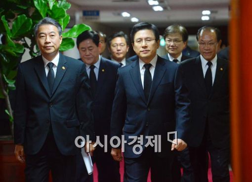 [포토]긴급 국무회의 참석하는 국무위원들 