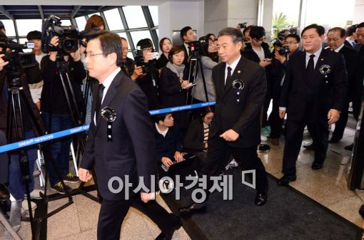 [포토]김영삼 전 대통령 빈소 찾은 국무위원들 