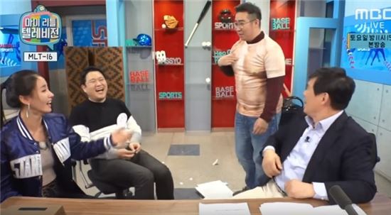 '마리텔' 김정민, 유희관 알몸사진에 "야구선수 원래 복근 없나"