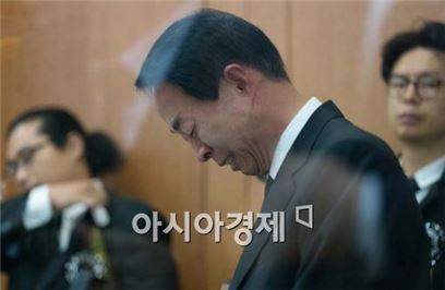 YS '정치적 아들'의 빈소정치, 부메랑되나?