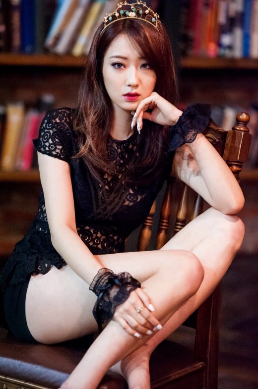 '잠은 안오고 배는 고프고' 나인뮤지스 경리, 아찔한 섹시미