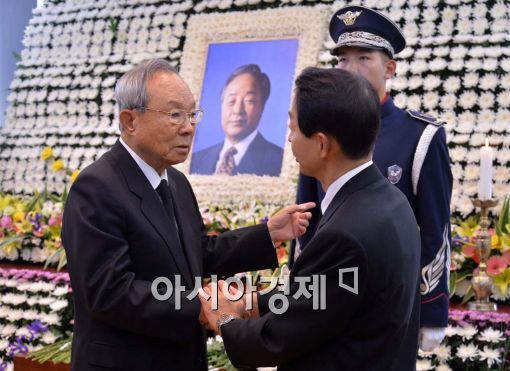 [포토]YS 빈소 찾은 박관용 전 국회의장 