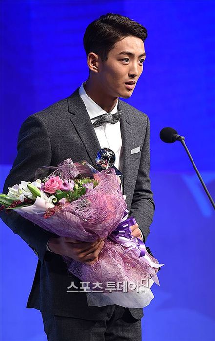 구자욱, 조무근 꺾고 '신인왕'…"더 큰 꿈 향해 가겠다"