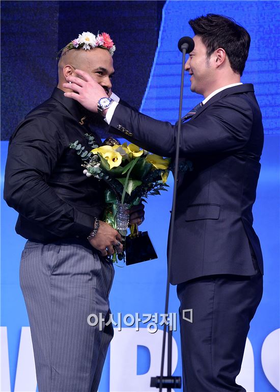 [포토]박병호, '테임즈, MVP 축하해'