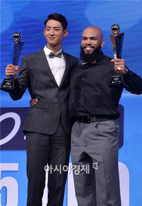 [포토]테임즈-구자욱, 2015시즌 프로야구 MVP·신인왕