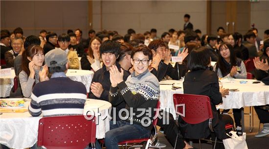 동신대학교(총장 김필식)는 24일과 25일 이틀간 오후 2시 김대중컨벤션센터 컨벤션동 4층에서 선배들과 함께 하는 <동신 문화공감> 행사를 개최한다.  
